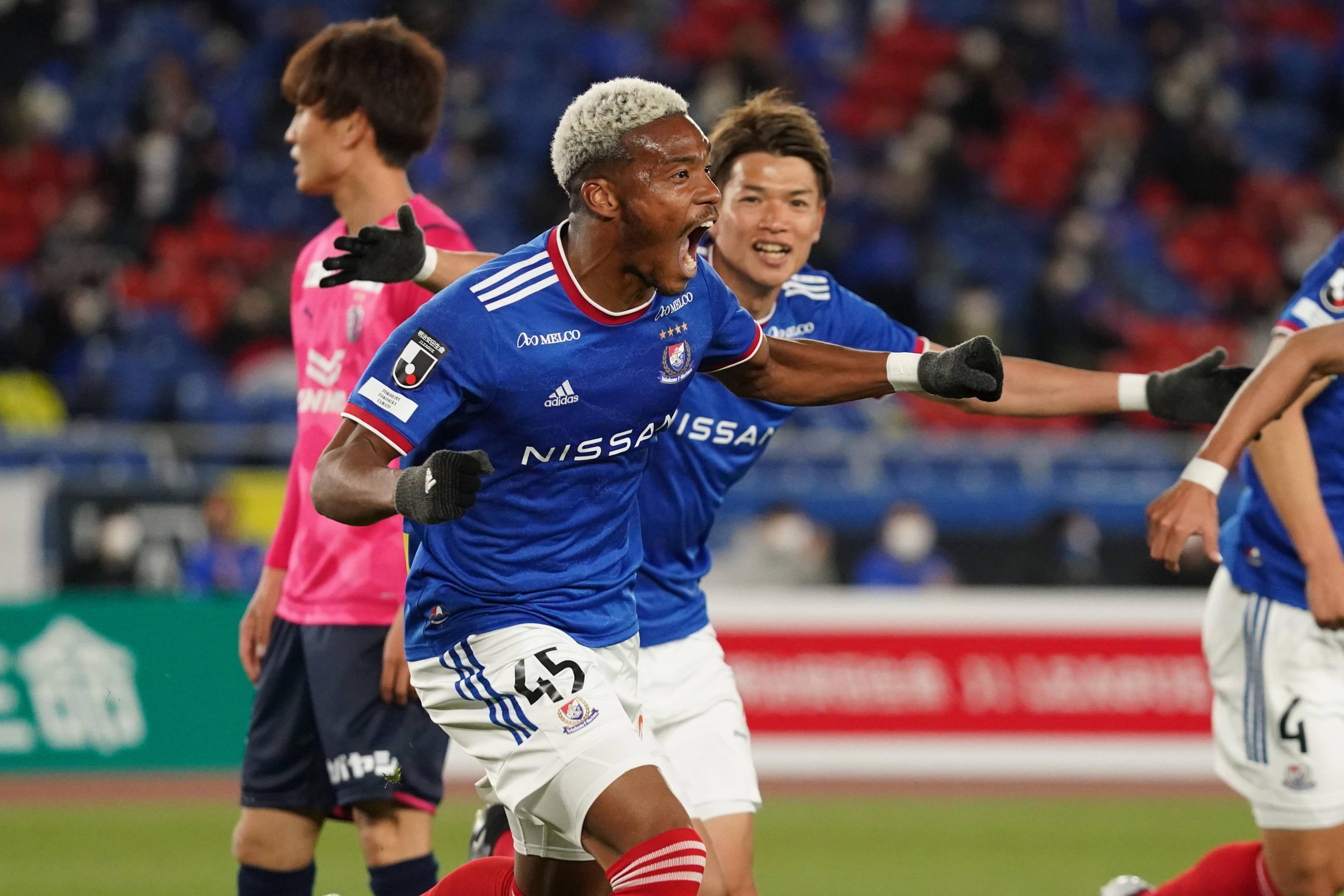 包含FC东京主场大胜，锁定下一轮比赛资格的词条