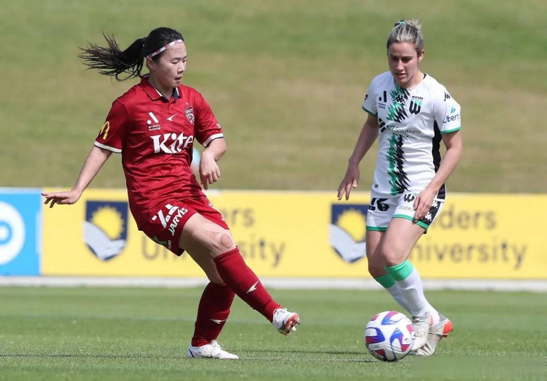 包含澳大利亚女足表现抢眼，球迷期待更多精彩表现的词条