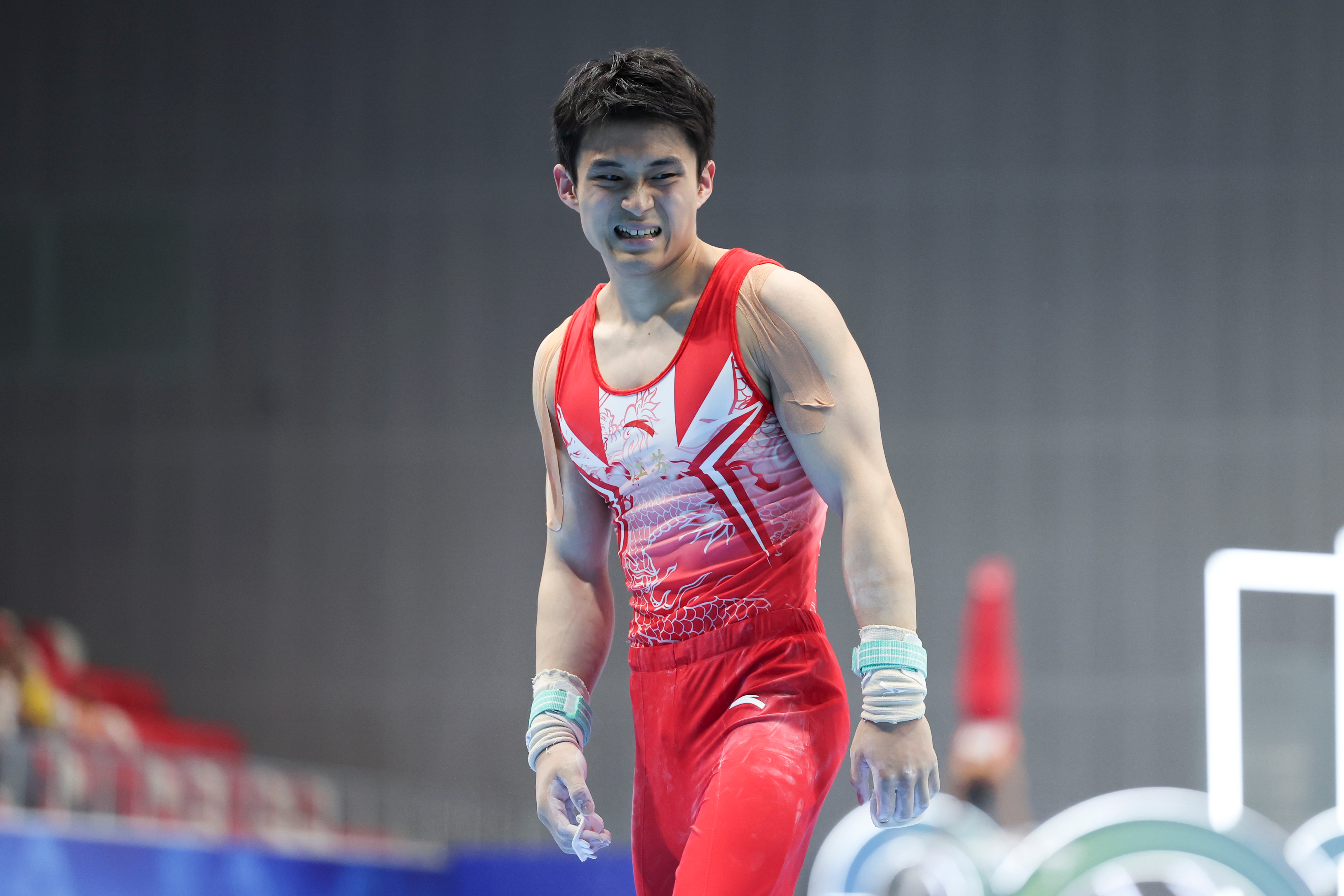 体操新星崭露头角！少年选手获得金牌