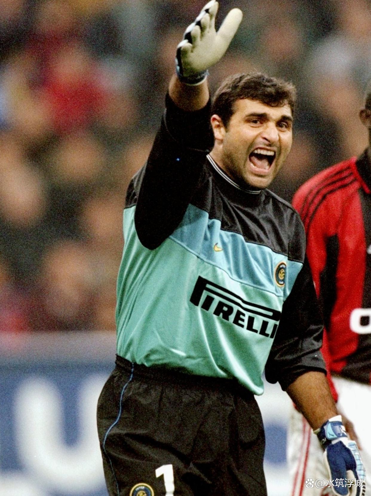 意甲比赛中一位年轻球员表现出色