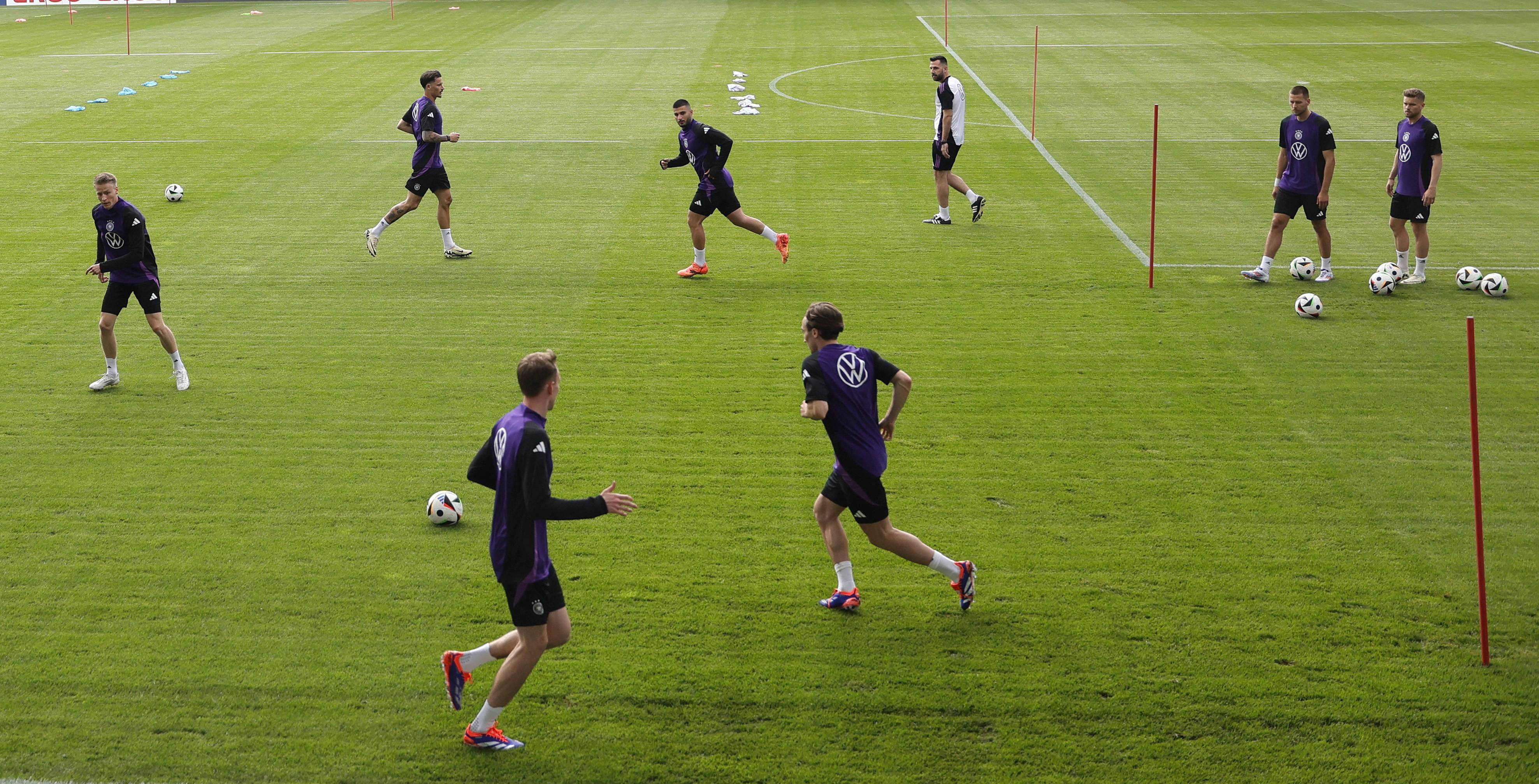 欧国联比赛首轮战罢，球队表现出色